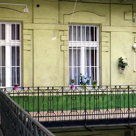 Central Avenue Apartment *