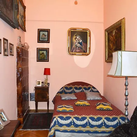 Central Avenue Apartment *